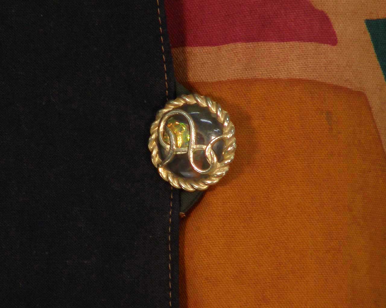 Persimmon-dyed long coat with a big fishing flag