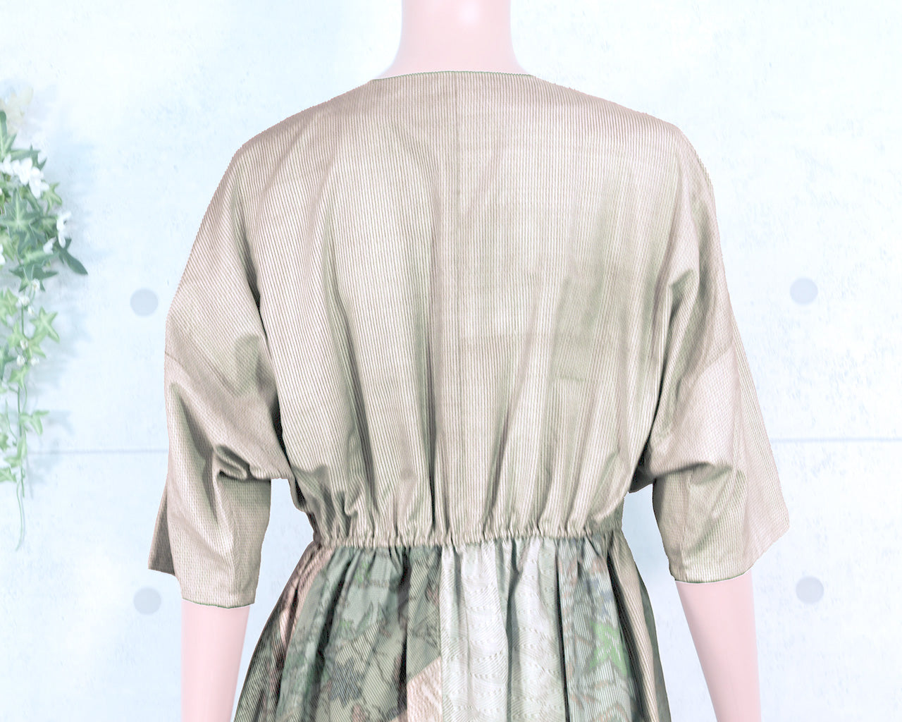 Japanese Vintage Kimono Remake Tunic Dress, White Oshima, Kasuri Pattern, Gather, Patchwork