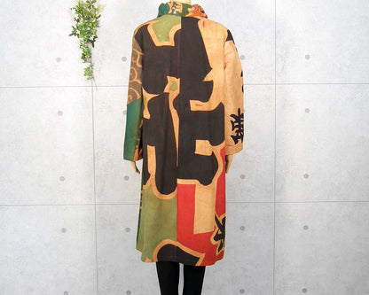 Persimmon-dyed long coat with a big fishing flag