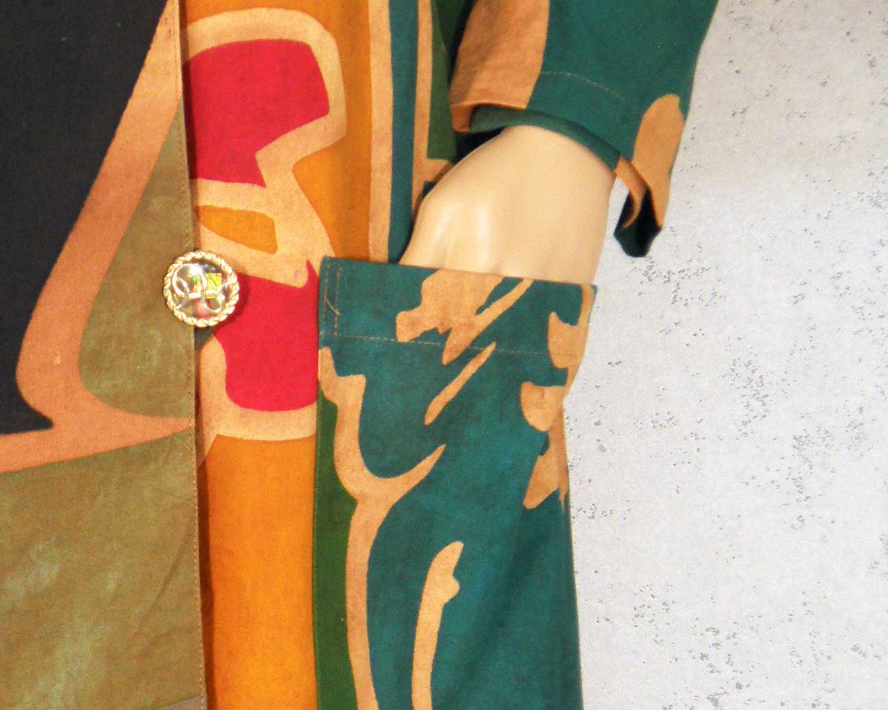 大漁旗の柿渋染め ロングコート 貼りポケット – KimonoStudio Matsuno