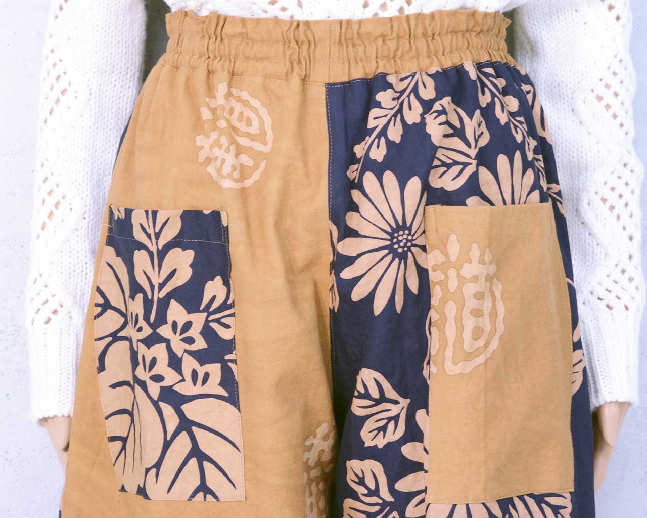 Persimmon-dyed pants made of tube-drawn cloth
