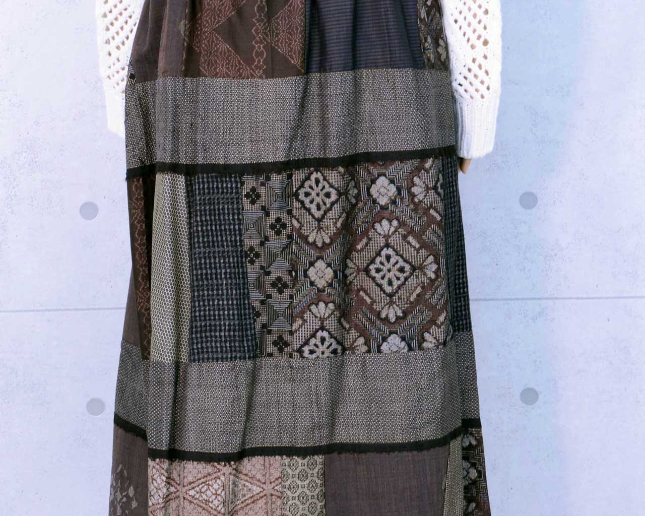 Three tiered tiered skirt made of several types of pongee