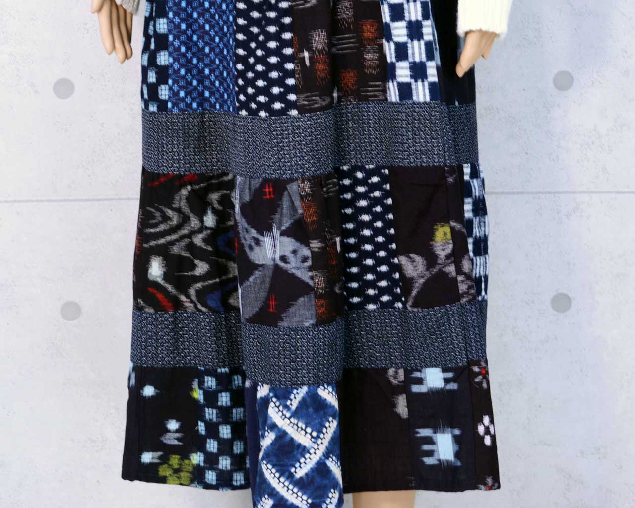 Tiered skirt with indigo-dyed Kurume Kasuri pattern